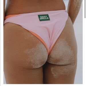 NWT! Reversible Island Bottom